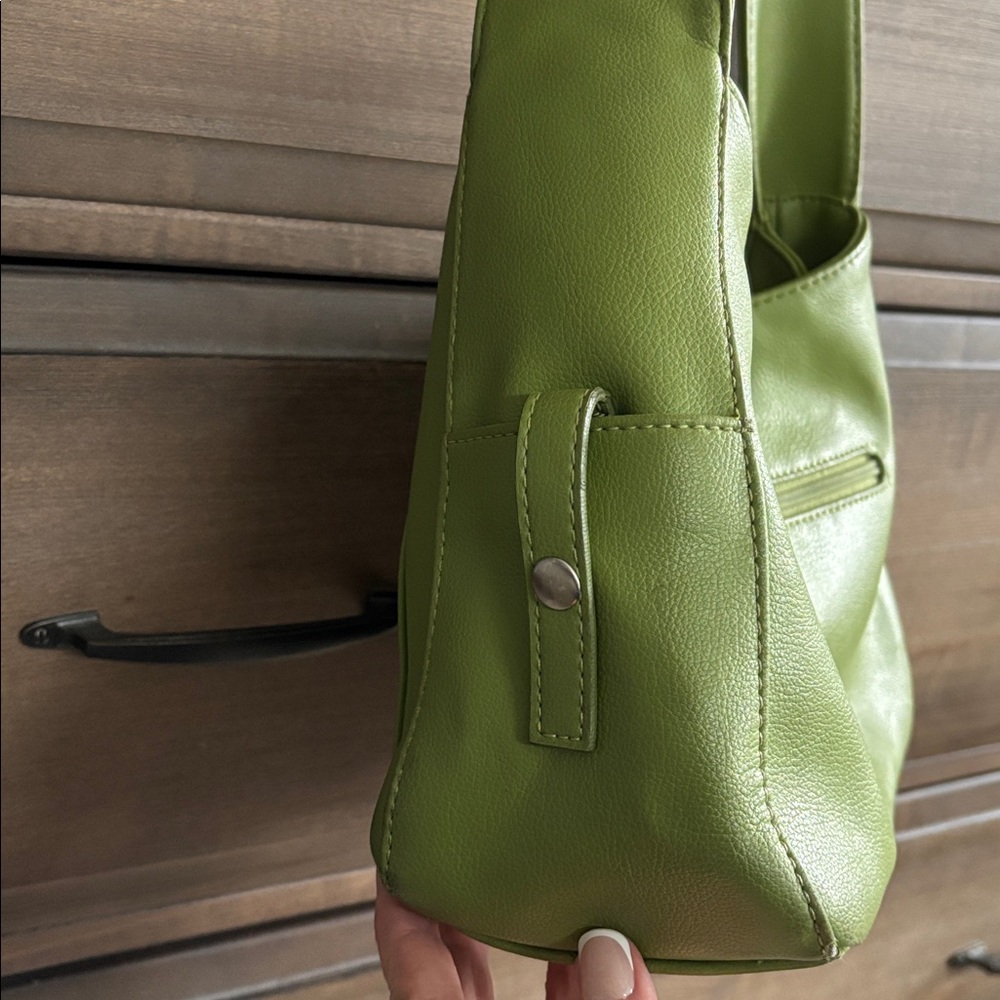 Dockers Vibrant Green Leather Shoulder Bag - Picture 6 of 15